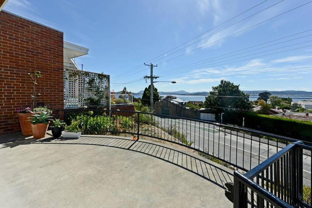 The Tassie - Luxury With Panoramic Water Views Vila Hobart Exterior foto